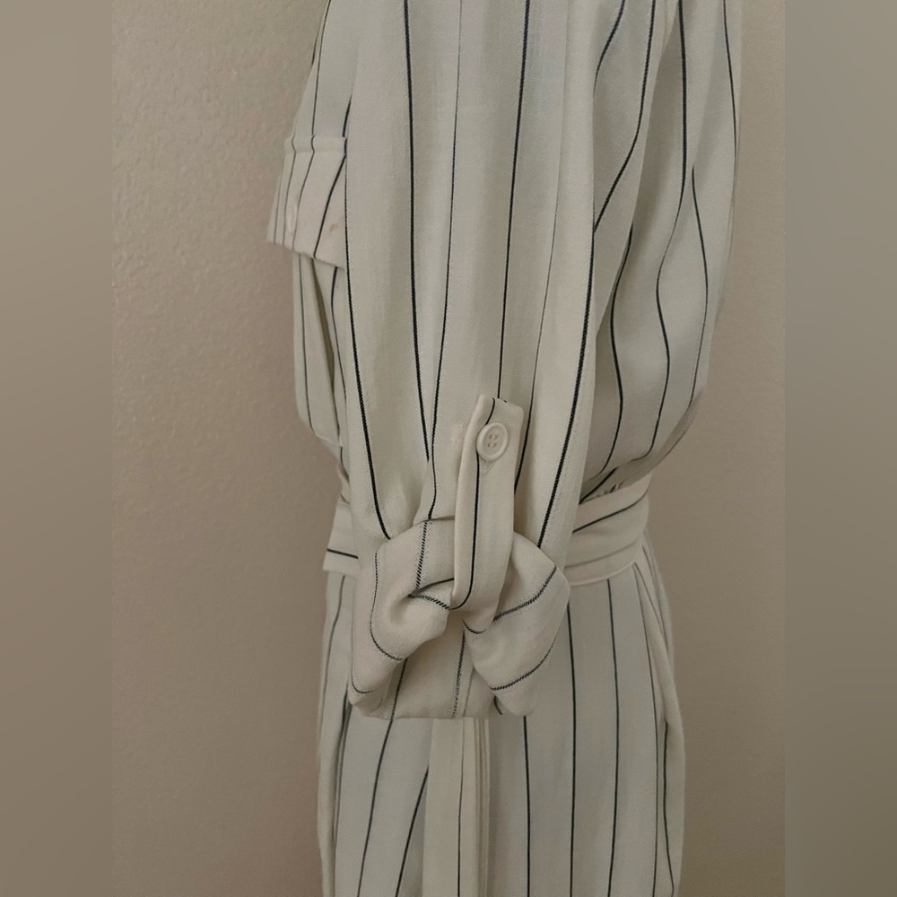 Beckett Dress in White & Navy
MAJORELLE - Picture 6 of 12